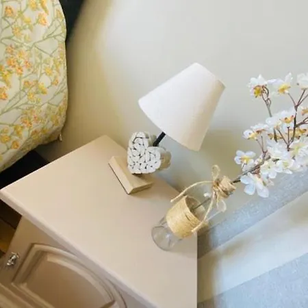 Bed & Breakfast La Cour Des Grands 2*