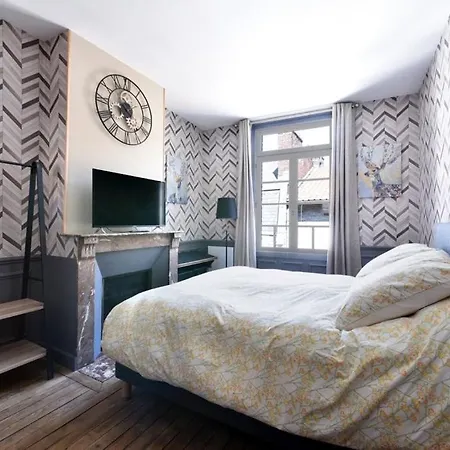 La Cour Des Grands Bed & Breakfast 4*