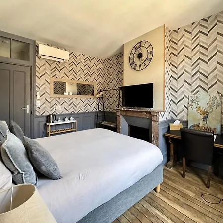 La Cour Des Grands Couette-café 4*